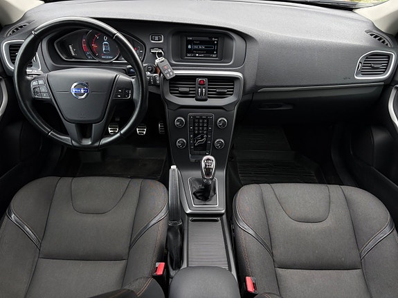 Volvo V40 Cross Country 9 of 23