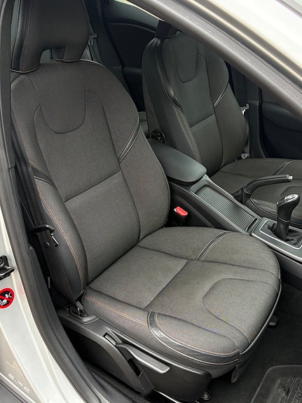 Volvo V40 Cross Country 13 of 23