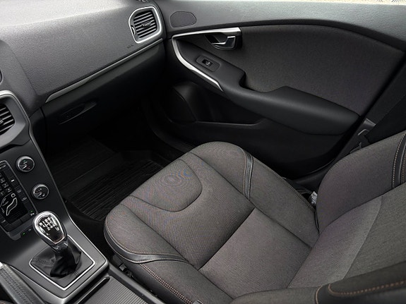 Volvo V40 Cross Country 11 of 23