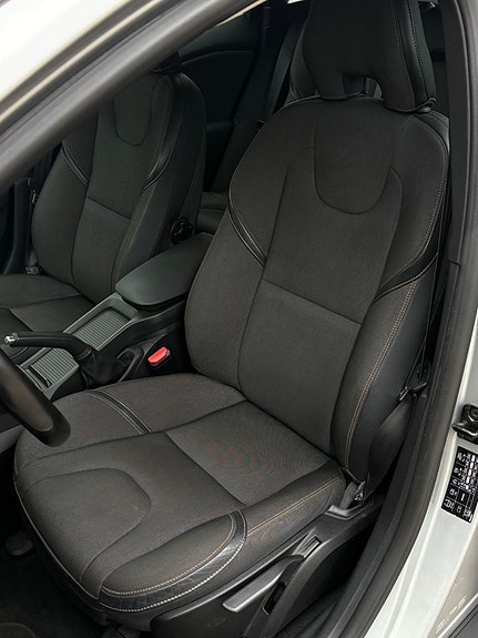 Volvo V40 Cross Country 12 of 23