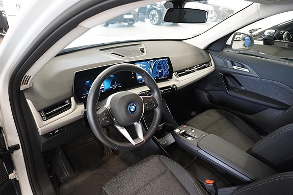BMW iX1 9 of 11