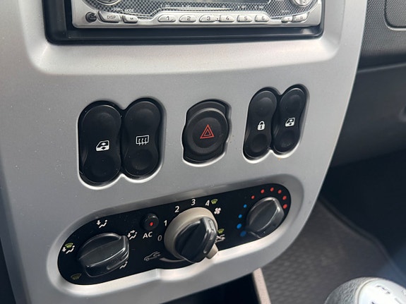 Dacia Sandero 7 of 8