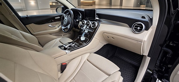 Mercedes-Benz GLC250 8 of 12