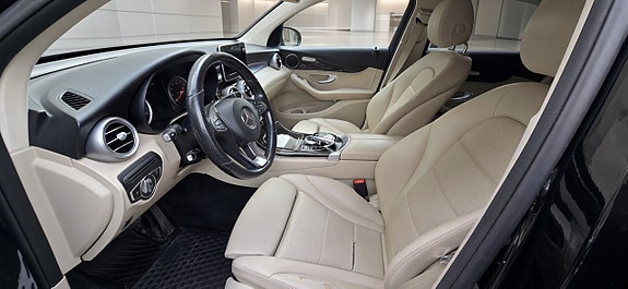 Mercedes-Benz GLC250 12 of 12