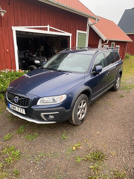 Volvo XC70 2 of 3