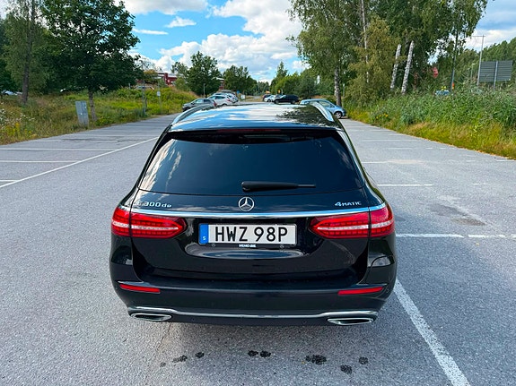 Mercedes-Benz E300 de 3 of 7