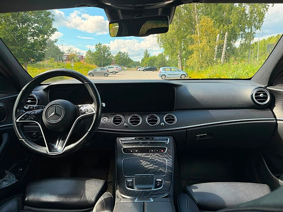 Mercedes-Benz E300 de 2 of 7