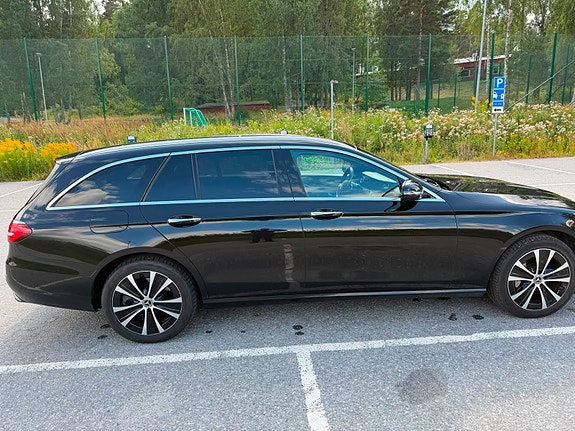 Mercedes-Benz E300 de 4 of 7