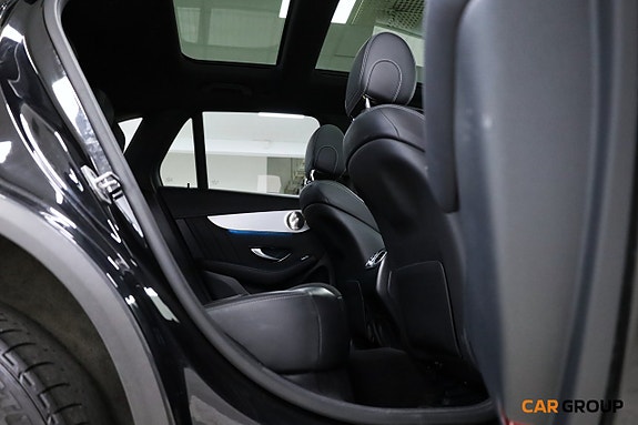 Mercedes-Benz GLC300 de 14 of 24