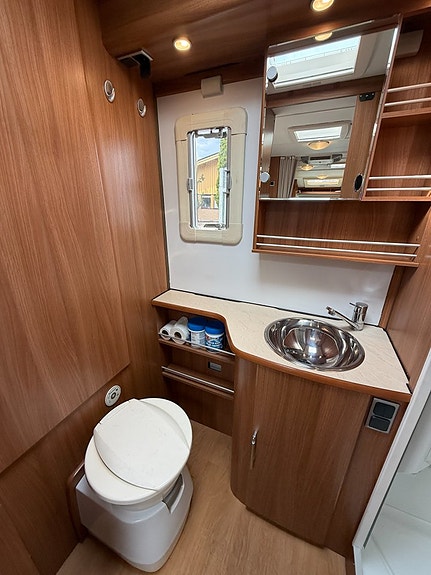 Kabe TM Royal 880 LT (3.0 160HK) Låga långbäddar, ALKO nivåreglering ALDE! Vinteranpassad! Webasto värmare! AC bodel! Ug 16 of 24