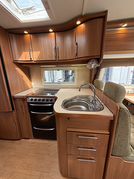 Kabe TM Royal 880 LT (3.0 160HK) Låga långbäddar, ALKO nivåreglering ALDE! Vinteranpassad! Webasto värmare! AC bodel! Ug 9 of 24