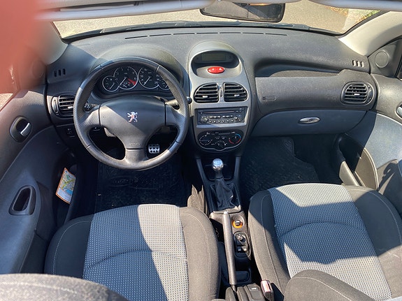 Peugeot 206 CC 3 of 5