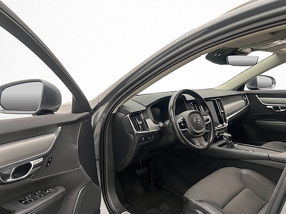 Volvo V90 10 of 30