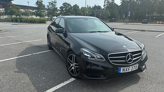 Mercedes-Benz E220 2 of 8