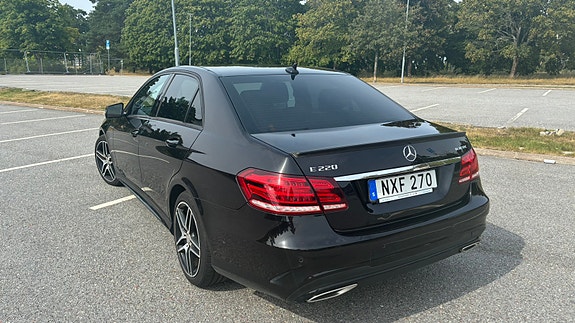 Mercedes-Benz E220 4 of 8