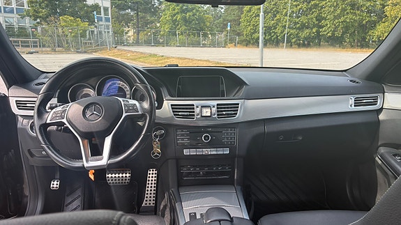 Mercedes-Benz E220 8 of 8