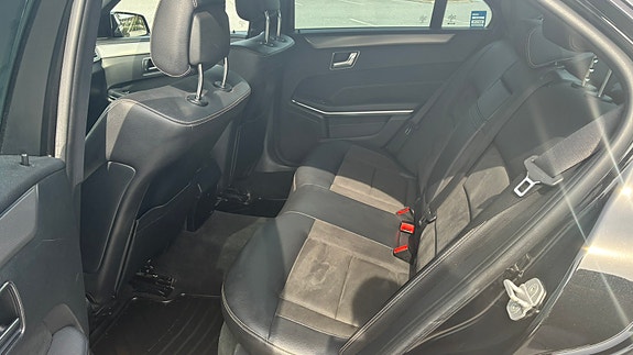 Mercedes-Benz E220 7 of 8