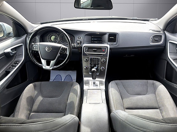 Volvo V60 13 of 16
