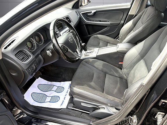 Volvo V60 14 of 16