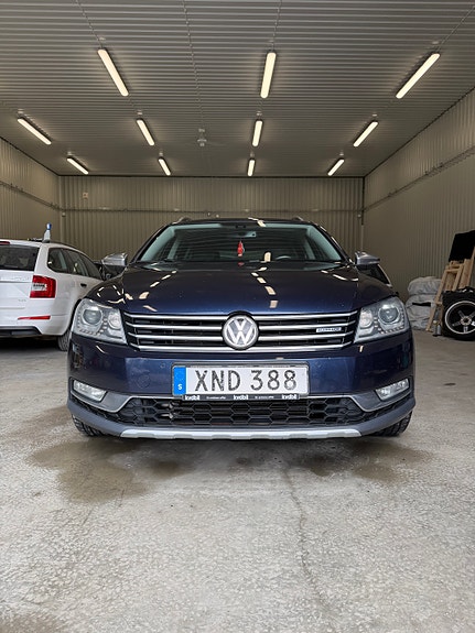 Volkswagen Passat Alltrack 2 of 12