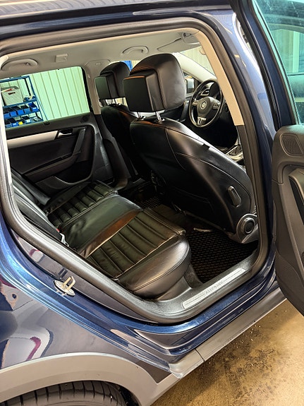Volkswagen Passat Alltrack 4 of 12