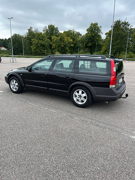 Volvo XC70 2 of 9