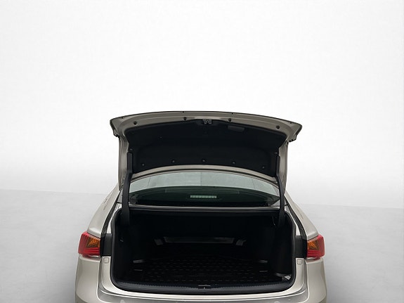 Lexus IS300h 28 of 28