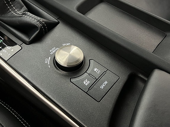 Lexus IS300h 25 of 28