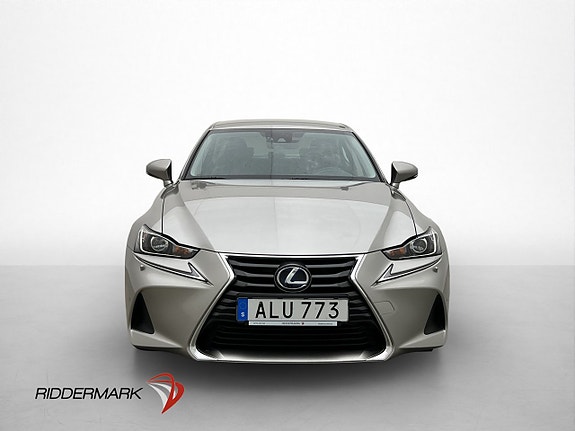 Lexus IS300h 2 of 28