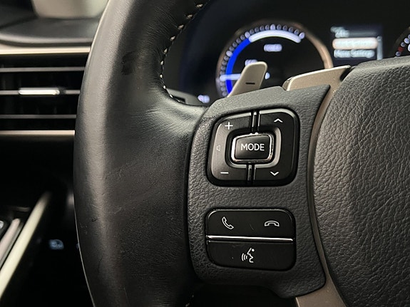 Lexus IS300h 16 of 28