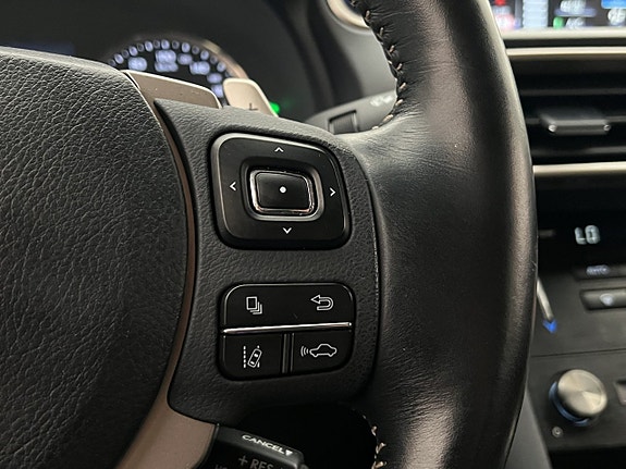 Lexus IS300h 17 of 28