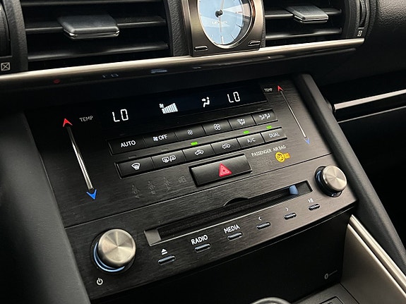 Lexus IS300h 23 of 28