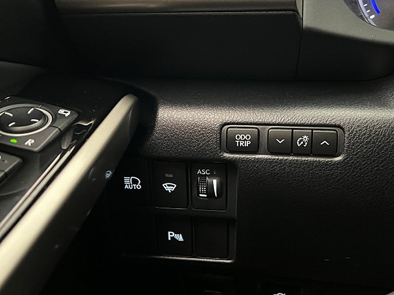Lexus IS300h 27 of 28