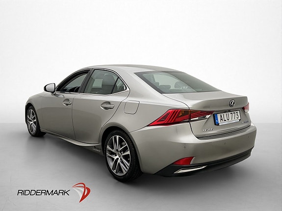 Lexus IS300h 5 of 28