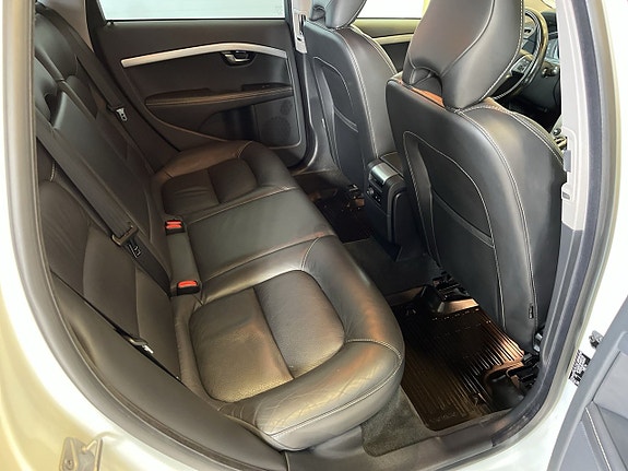 Volvo XC70 13 of 30