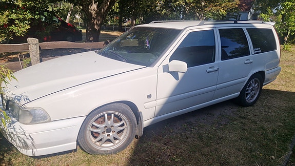 Volvo V70 4 of 5
