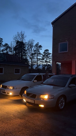 Volvo V70 3 of 5