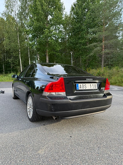 Volvo S60 2 of 4