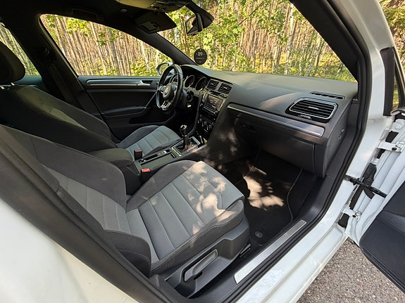 Volkswagen Golf VII 13 of 15