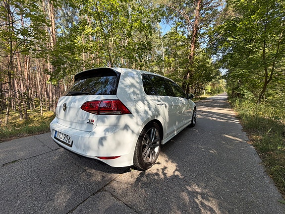 Volkswagen Golf VII 7 of 15
