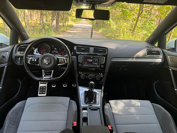 Volkswagen Golf VII 10 of 15