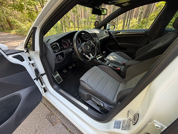 Volkswagen Golf VII 11 of 15