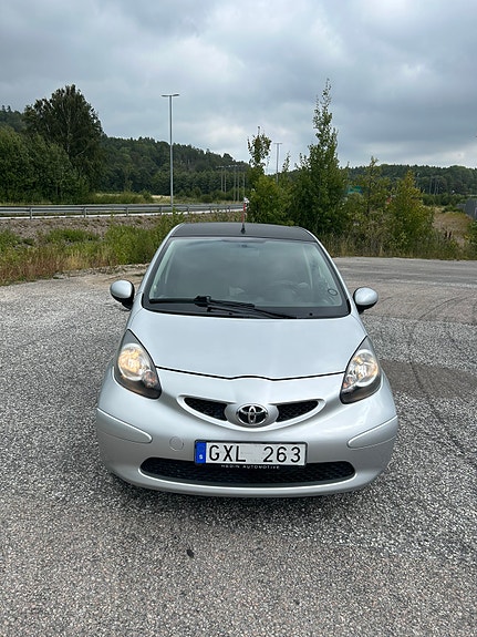 Toyota Aygo 3 of 8
