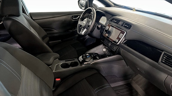 Nissan Leaf 3 of 12