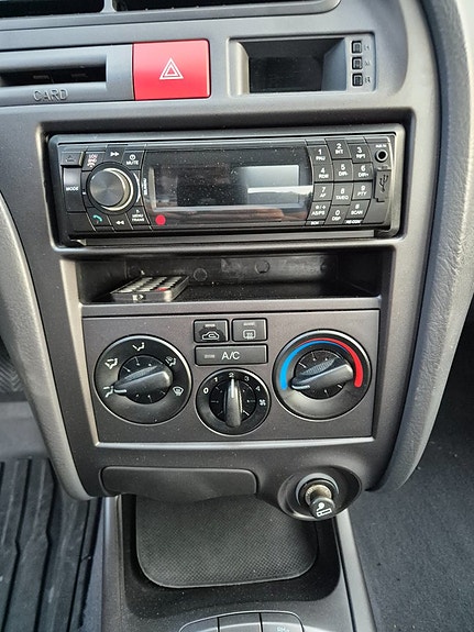 Hyundai Elantra 15 of 15