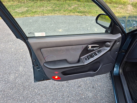 Hyundai Elantra 13 of 15
