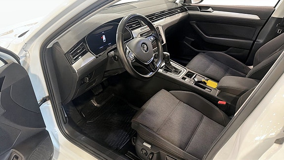 Volkswagen Passat 3 of 11