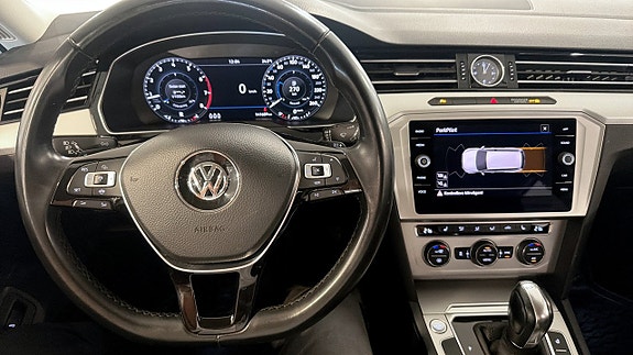 Volkswagen Passat 4 of 11