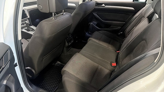 Volkswagen Passat 5 of 11