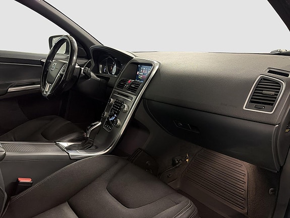 Volvo XC60 5 of 17